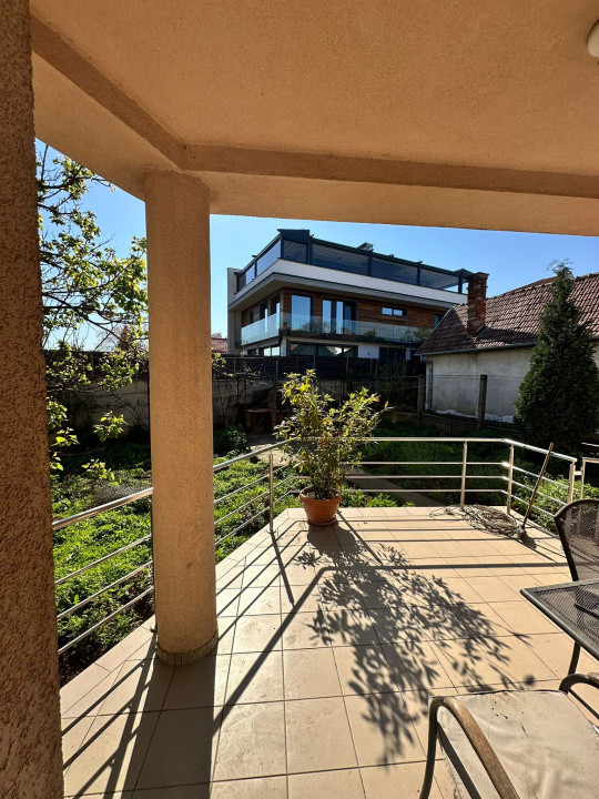 Oportunitate de investiție! Casă de vanzare, cu 8 camere, 382 mp, zona Gruia