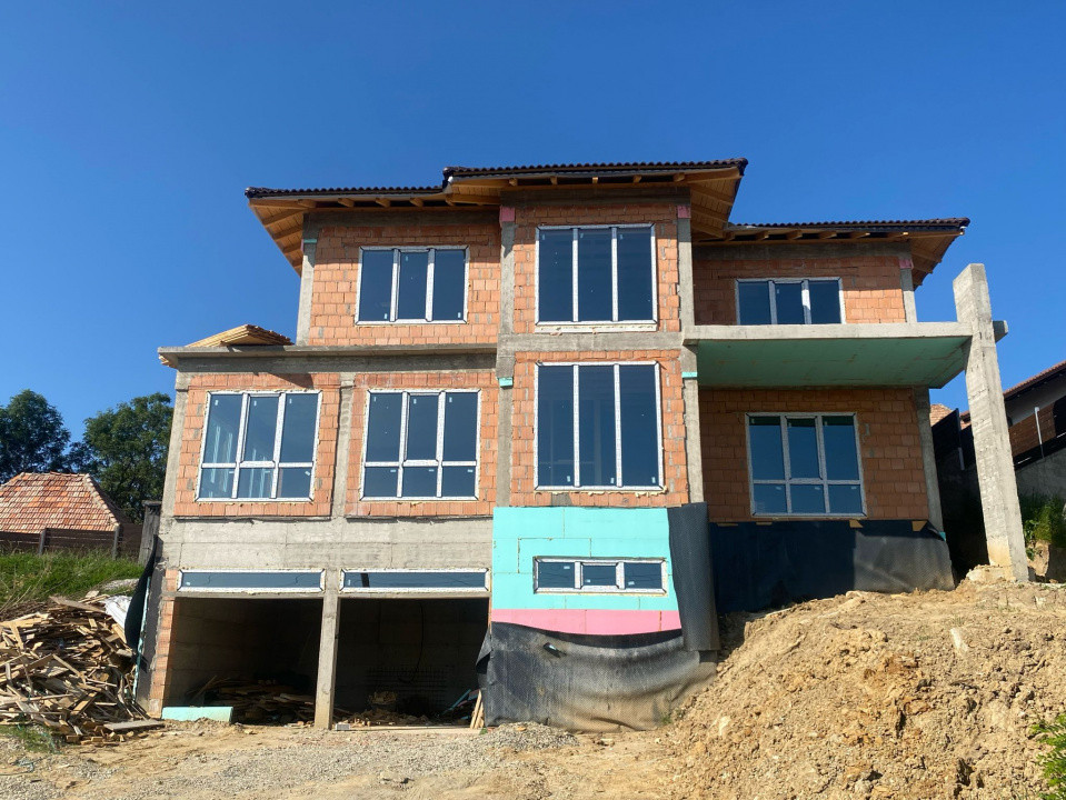 Casa 320mp cu teren 700mp , zona : Feleac 