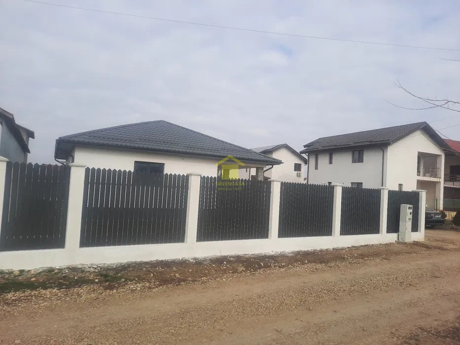 Casă pe parter, teren 350 mp, Domnești–Țegheș