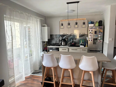 Apartament 3 camere de vanzare,zona Florilor 