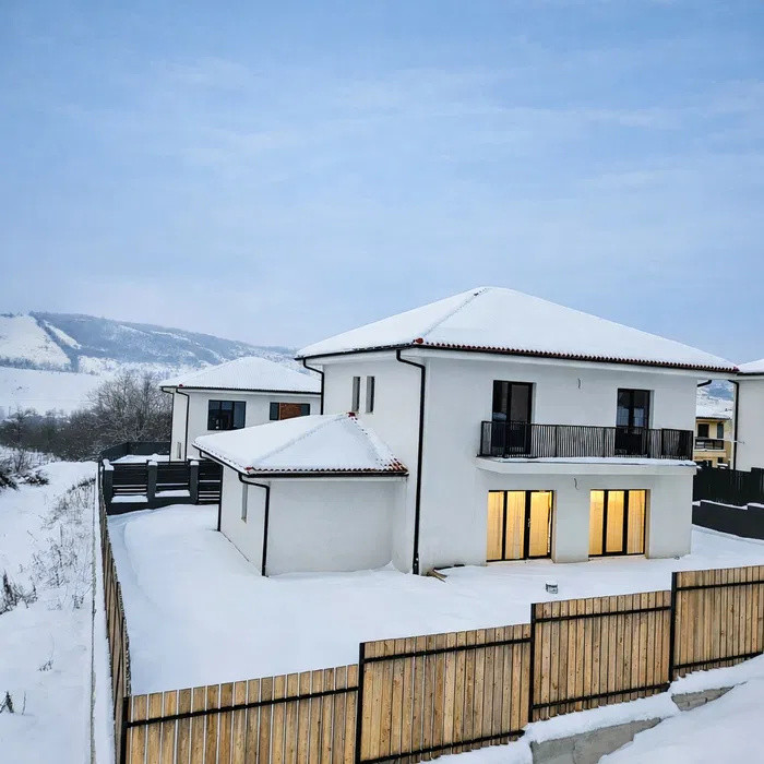 CASĂ NOUĂ CU GARAJ, 150 MP, LÂNGĂ PROFI CHINTENI