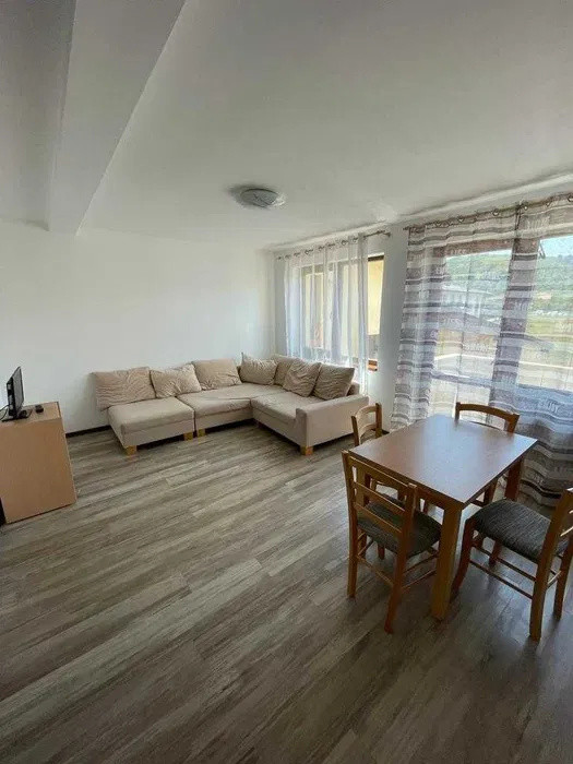 Apartament de vanzare 2 camere,zona Sesul de sus