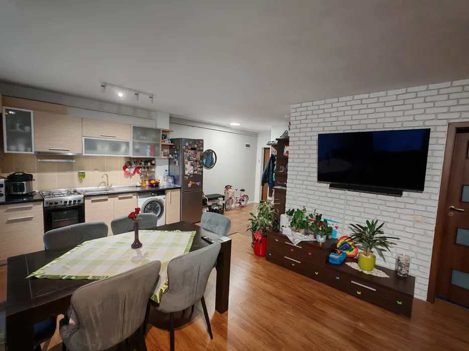 Apartament de vanzare 3 camere,Zona Terra