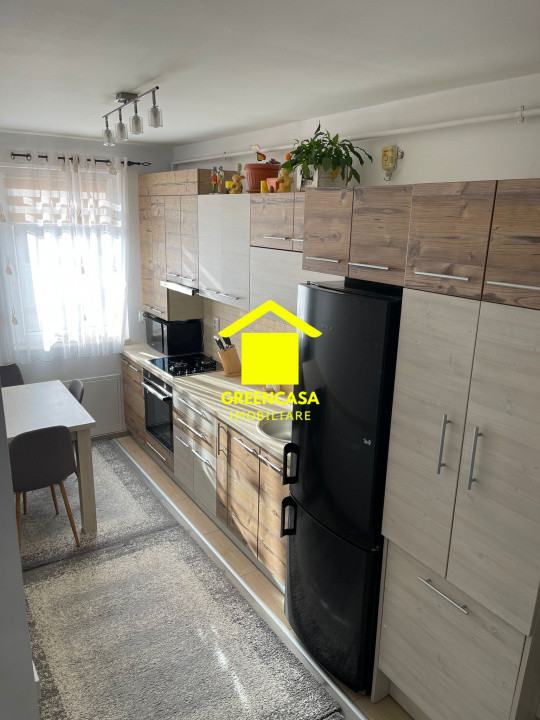Apartament cu 3 camere, 60mp, parcare exterioara, zona Eroilor, Floresti