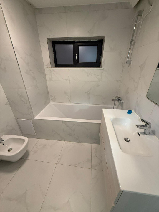 Casă duplex modernă cu acces separat, terase panoramice și curte privată – Zona 