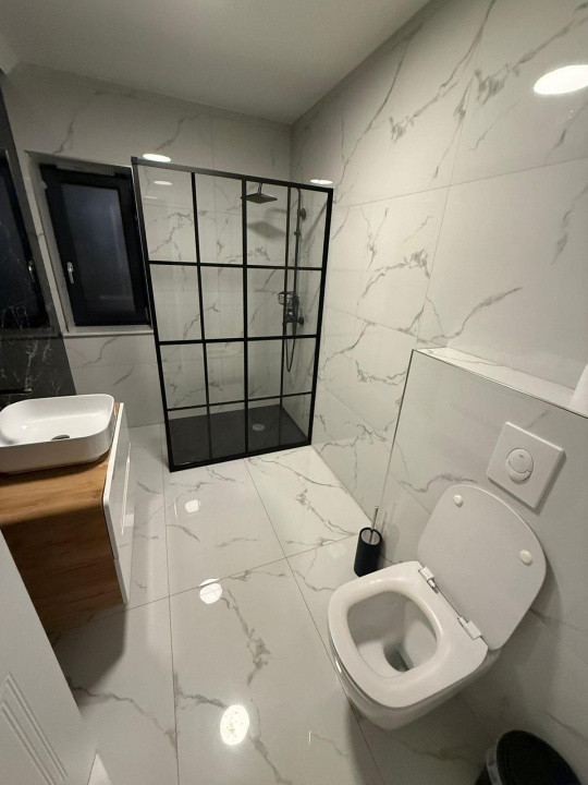 Casă duplex modernă cu acces separat, terase panoramice și curte privată – Zona 