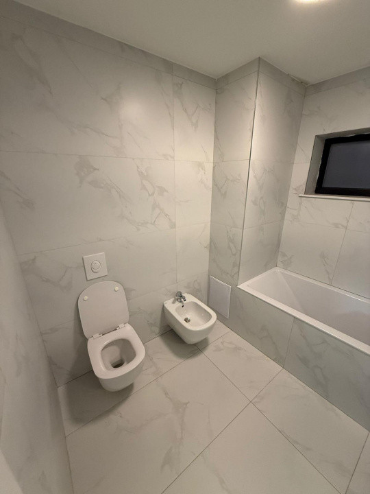 Casă duplex modernă cu acces separat, terase panoramice și curte privată – Zona 