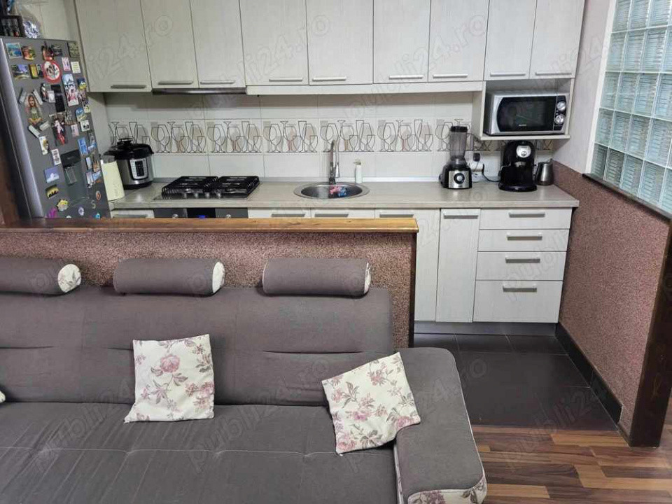 Apartament 3 camere pe 2 niveluri, 79 mp.– Florești, str. Eroilor