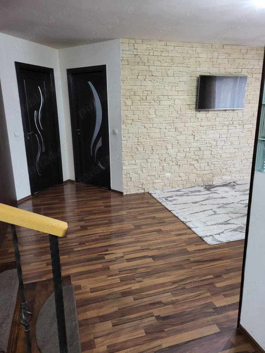 Apartament 3 camere pe 2 niveluri, 79 mp.– Florești, str. Eroilor