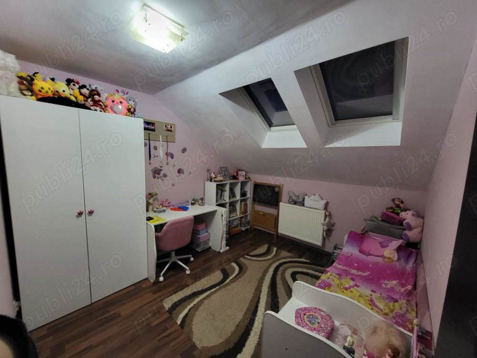 Apartament 3 camere pe 2 niveluri, 79 mp.– Florești, str. Eroilor