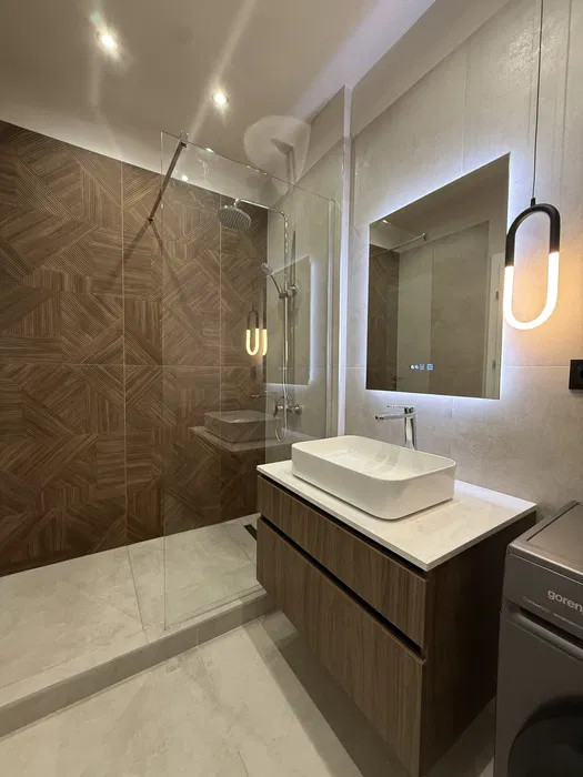 Apartament 2 camere de 52mp plus terasa 12 mp zona : Eroilor