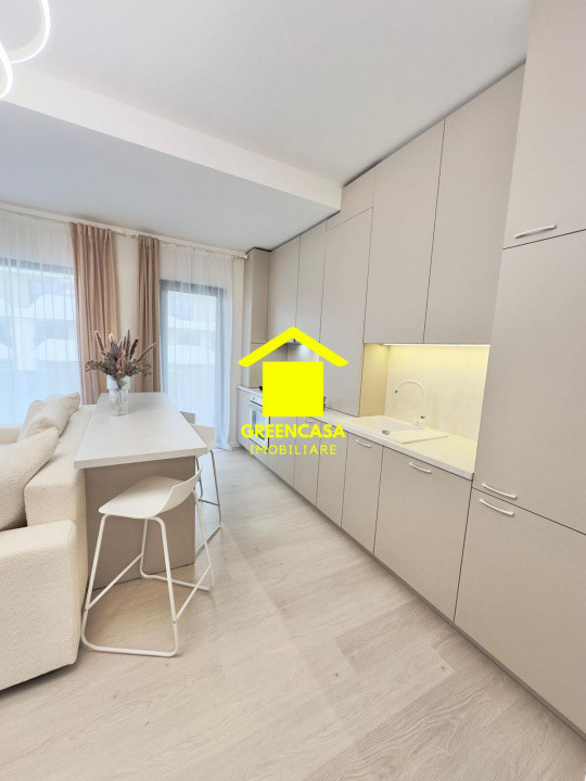 Apartament 3 camere, lux, terasa 11mp, Eroilor, Floresti