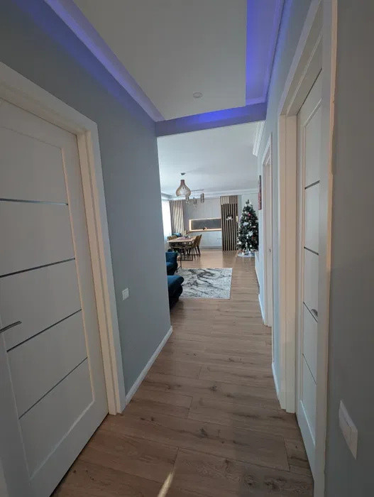 Apartament 3 camere, 2 bai, 77mp, balcon 13mp, zona Sub Cetate