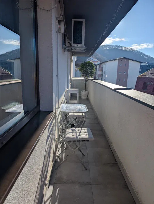 Apartament 3 camere, 2 bai, 77mp, balcon 13mp, zona Sub Cetate