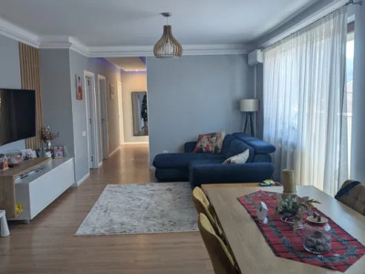 Apartament 3 camere, 2 bai, 77mp, balcon 13mp, zona Sub Cetate
