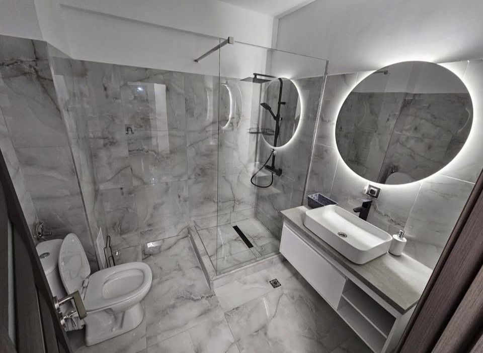 Apartament 2 camere  decomandate cu terasa de 26 mp, zona Terra..