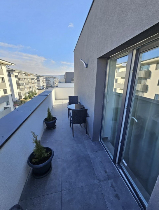 Apartament 2 camere  decomandate cu terasa de 26 mp, zona Terra..