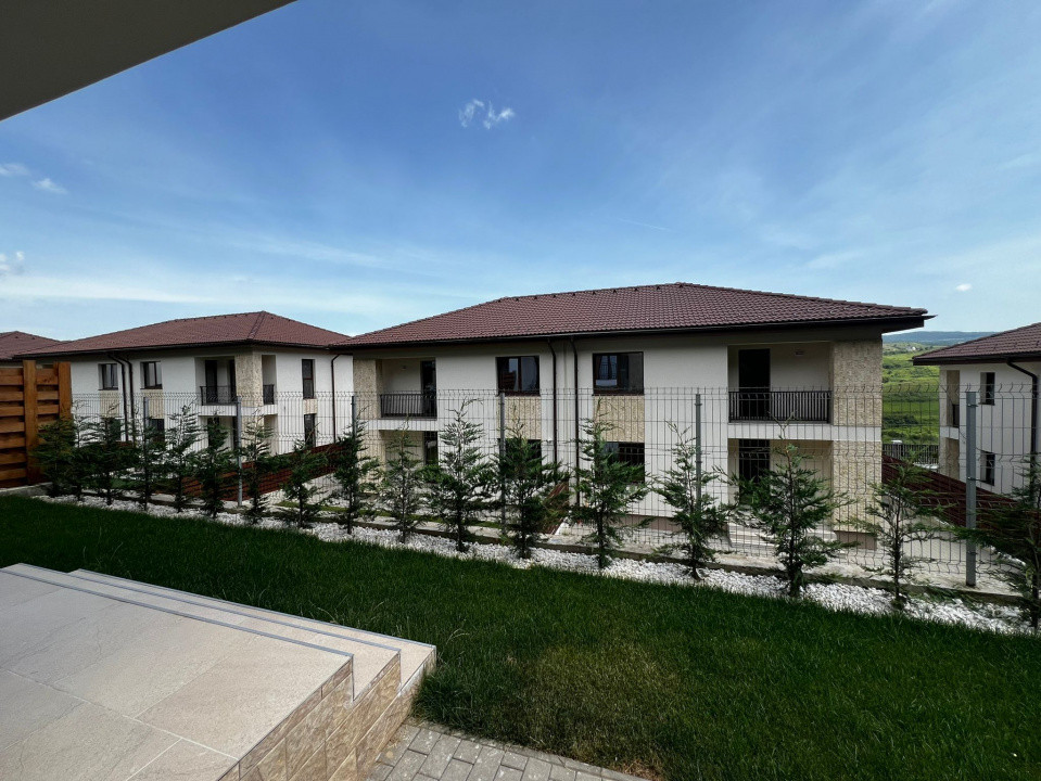 Casă modernăla liziera pădurii, Floresti