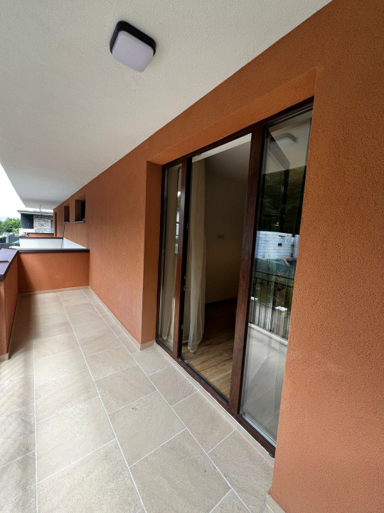 Casă modernăla liziera pădurii, Floresti