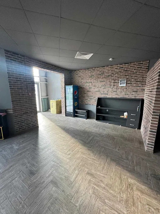 Spatiu comercial de 98mp , zona : Floresti BMW 