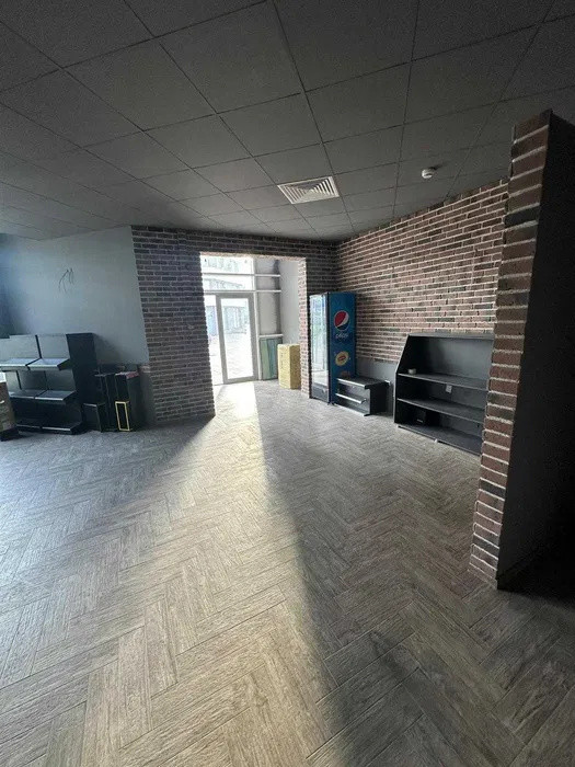 Spatiu comercial de 98mp , zona : Floresti BMW 