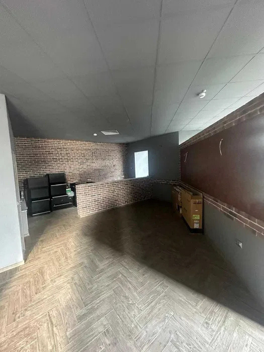 Spatiu comercial de 98mp , zona : Floresti BMW 