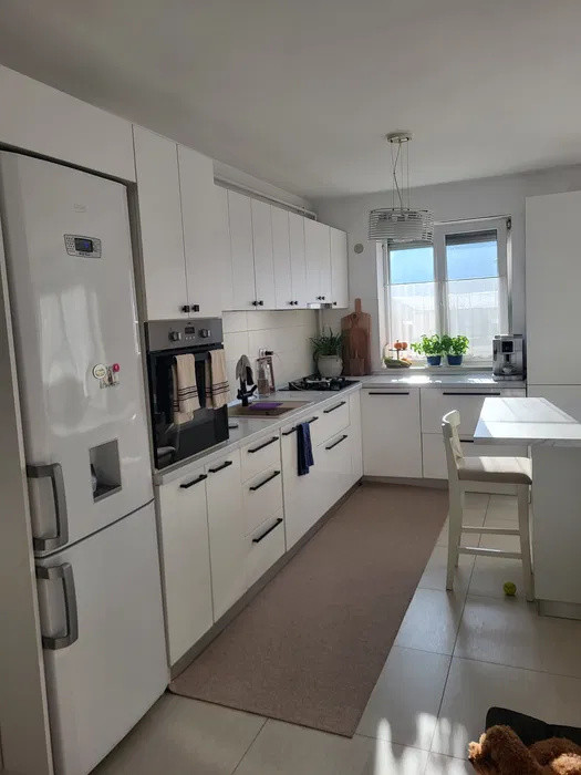 Apartament 3 camere, 60mp, etaj 1, parcare, Florilor 