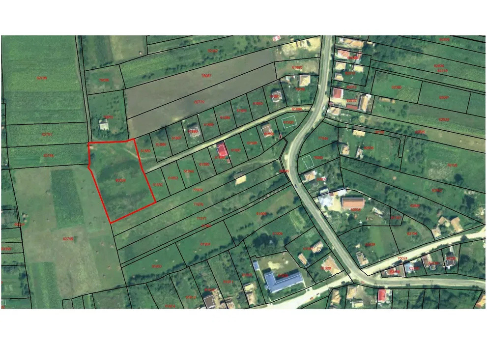 Teren de vanzare suprafata de 5100 mp  zona : Chinteni 