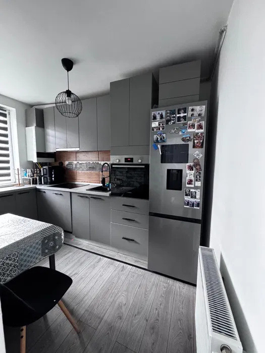 Apartament 2 camere, decomandat, balcon, zona Eroilor, Floresti