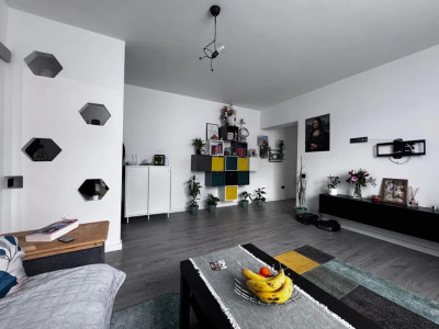 Apartament 2 camere, decomandat, balcon, zona Eroilor, Floresti
