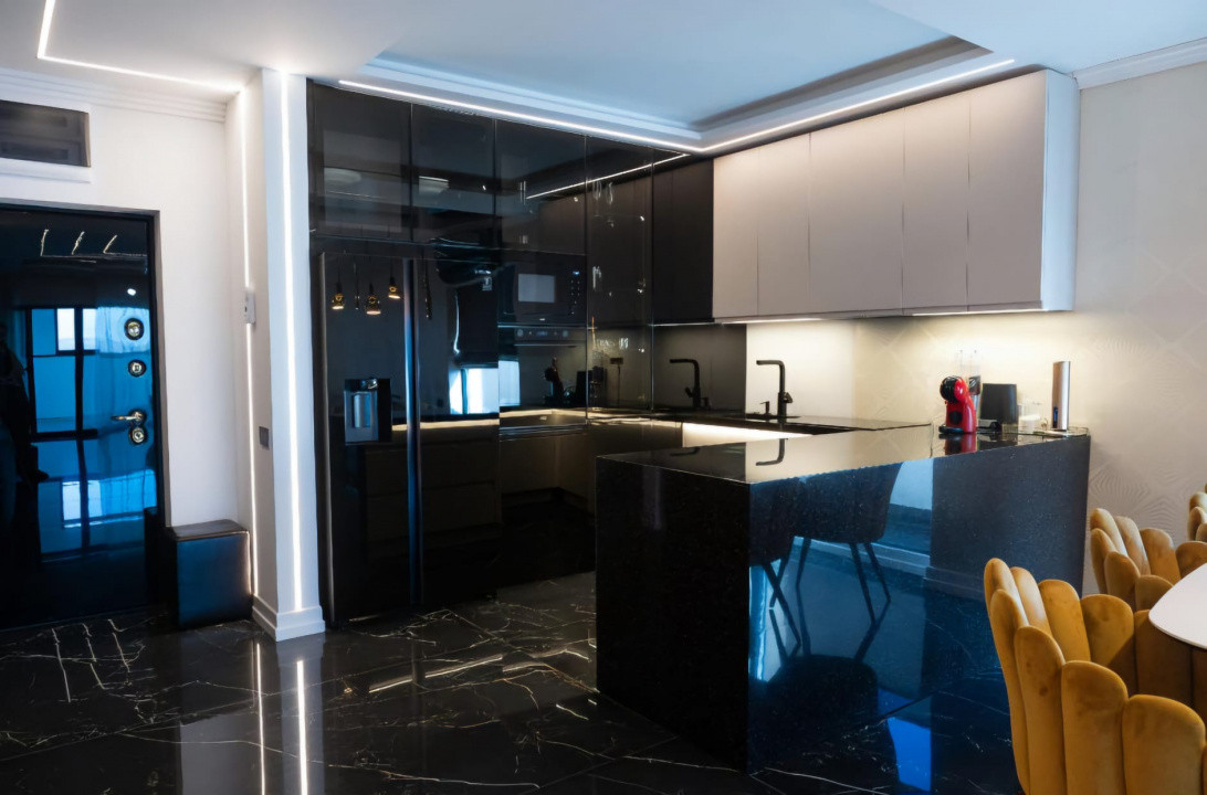 Penthouse 110mp utili, 80mp terasa, 3 camere, 2 bai, Europa