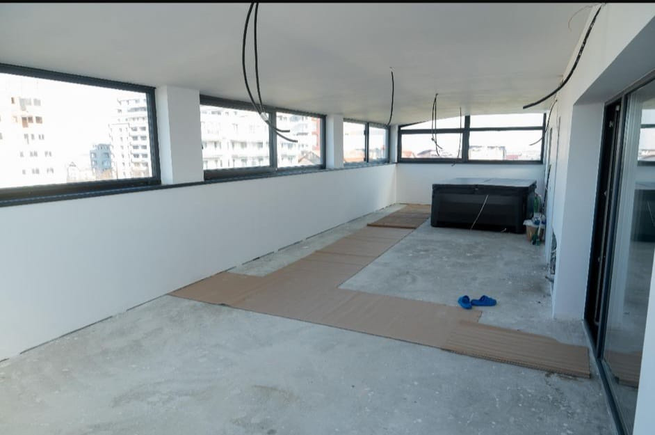 Penthouse 110mp utili, 80mp terasa, 3 camere, 2 bai, Europa