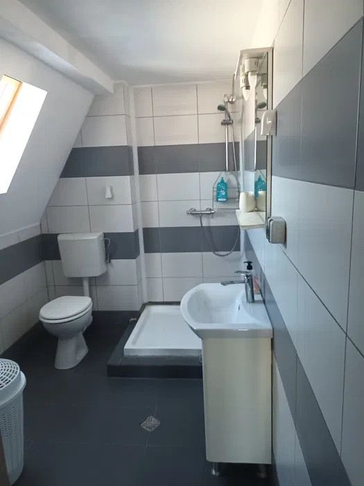 Apartament 3 camere, 85mp, 2 niveluri, zona centrala