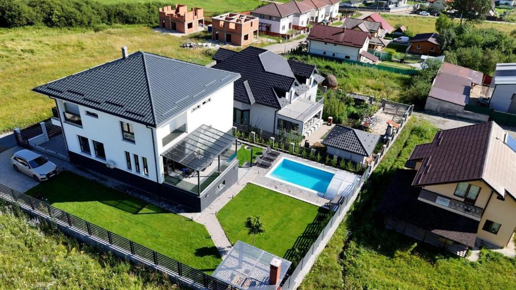 Vilă superbă, 328mp utili, D+P+E, garaj, piscină, SPA, fitness