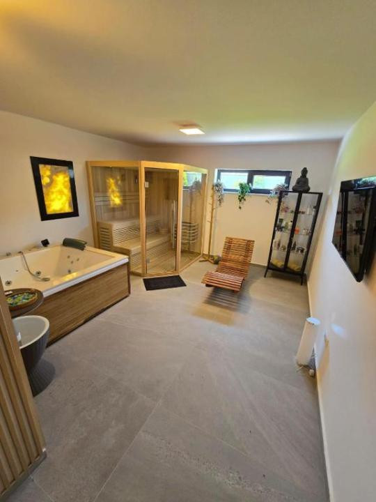 Vilă superbă, 328mp utili, D+P+E, garaj, piscină, SPA, fitness