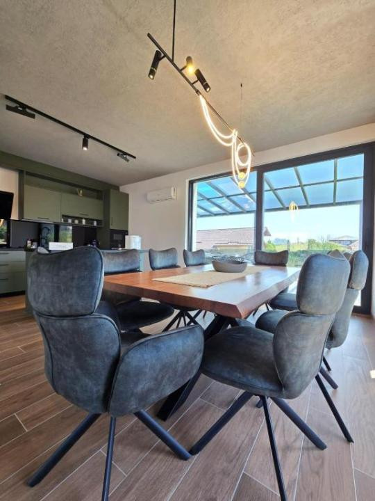 Vilă superbă, 328mp utili, D+P+E, garaj, piscină, SPA, fitness