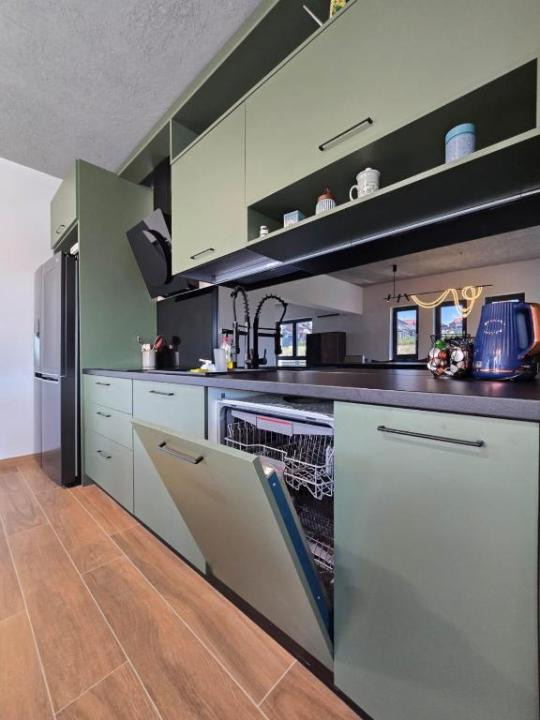 Vilă superbă, 328mp utili, D+P+E, garaj, piscină, SPA, fitness