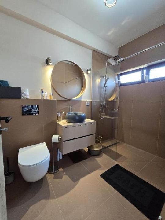 Vilă superbă, 328mp utili, D+P+E, garaj, piscină, SPA, fitness