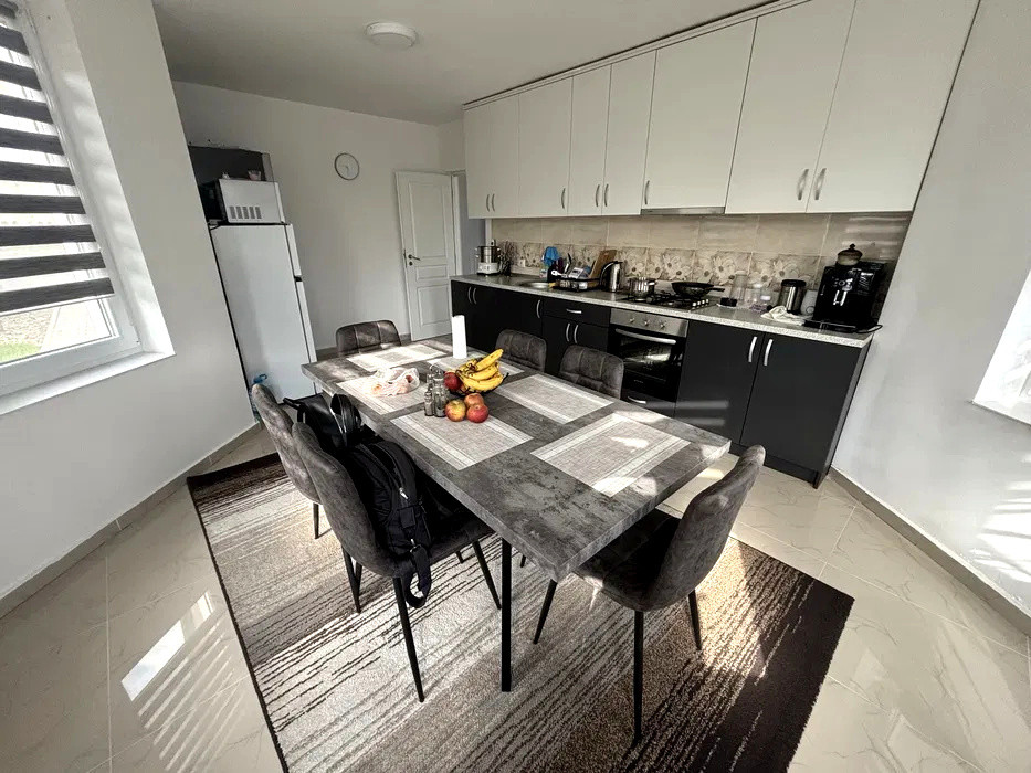 Casă individuală, 146mp, 4 dormitoare, 500mp teren, intrare Câmpenești