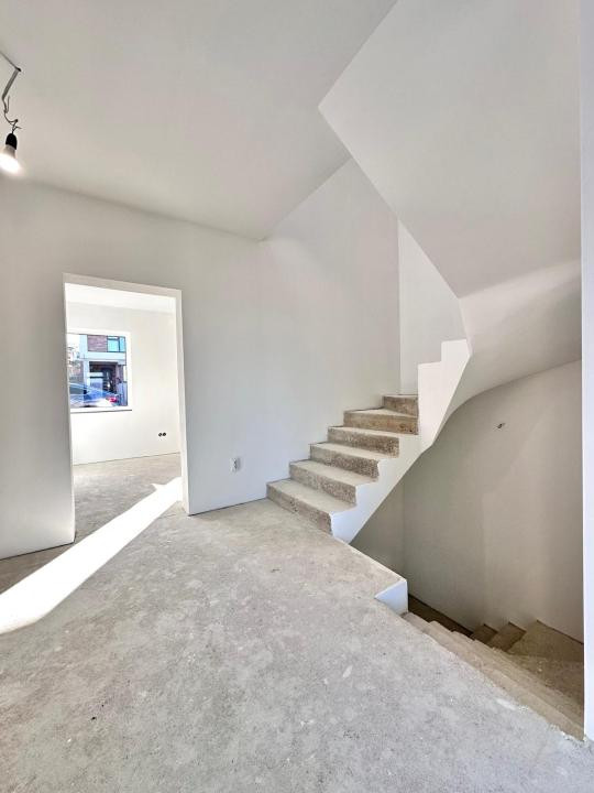 Duplex modern, 2 unități locative, 180 mp utili fiecare, teren 540mp, VIVO 