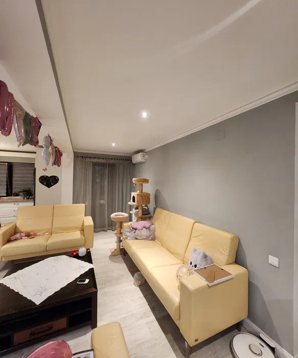 Apartament 3 camere, 93mp, 22mp balcoane, garaj, zona Florilor