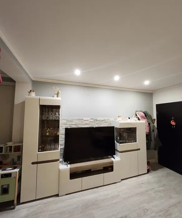 Apartament 3 camere, 93mp, 22mp balcoane, garaj, zona Florilor