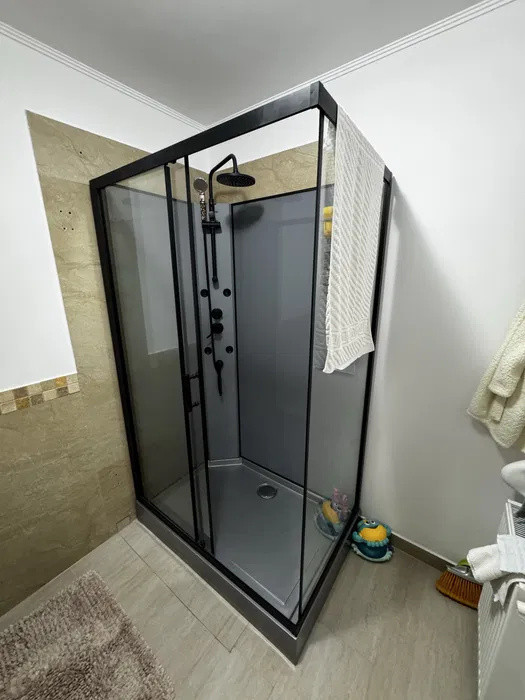 Apartament 3 camere, 93mp, 22mp balcoane, garaj, zona Florilor