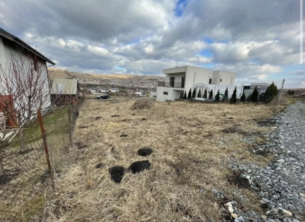 Teren cu AC – Chinteni, zonă liniștită, 500 mp, front la 2 străzi 