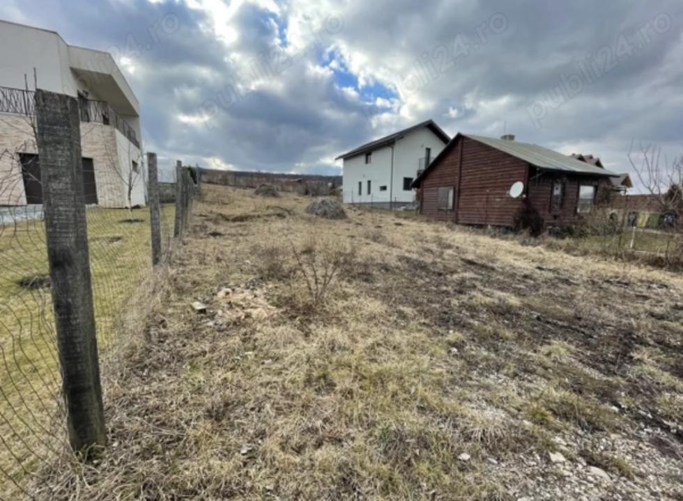Teren cu AC – Chinteni, zonă liniștită, 500 mp, front la 2 străzi 