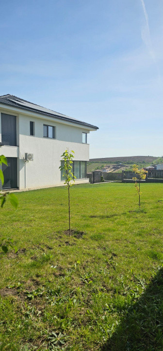 Casă complet mobilată și utilată, independentă energetic Dezmir 