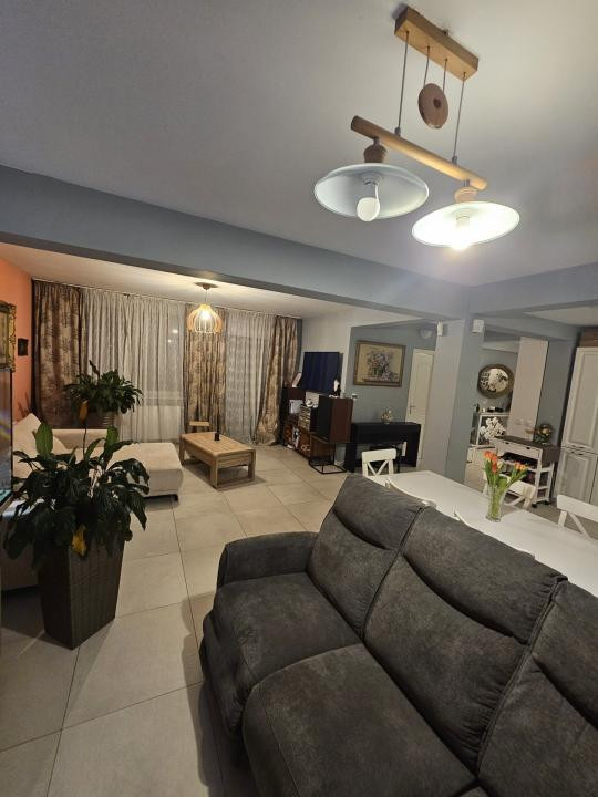 Casa tip duplex, mobilat, 4 camere, zona Tineretului