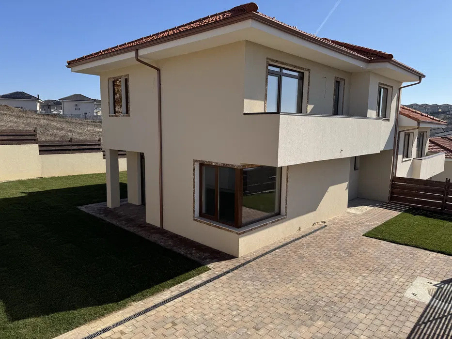 Casa cuplata/Duplex, 350mp teren, Dezmir