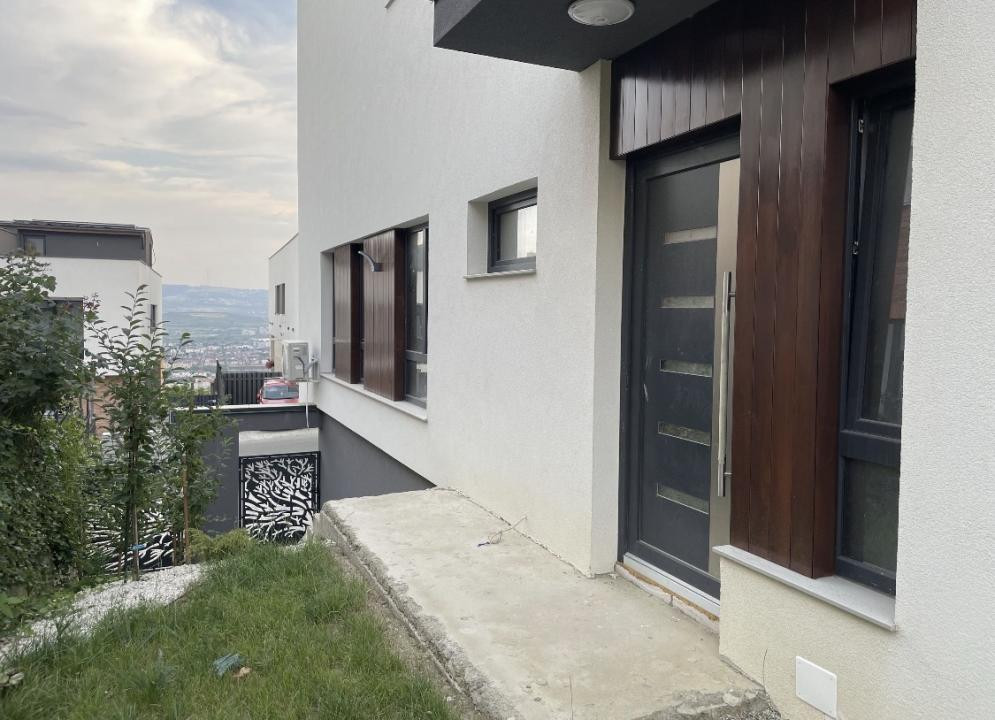 Duplex finisat de vânzare – Cartier Tineretului (Voroneț)