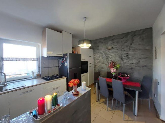 Duplex de vanzare, 96 mp utili, teren 378 mp, Gilau Vest